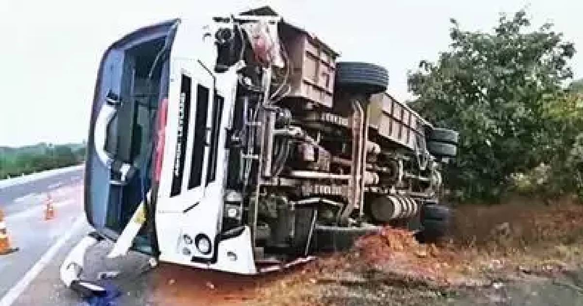 4 dead, 28 injured as bus overturns in UP's Lalitpur